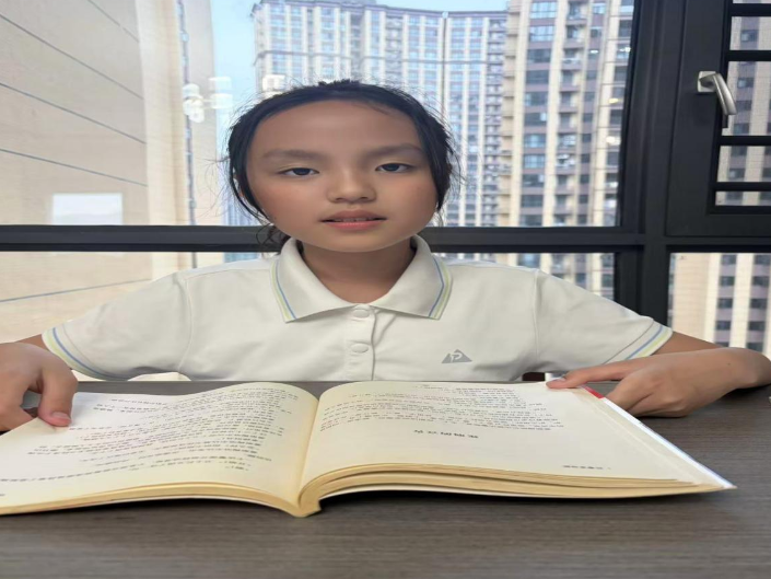 【辰溪站|小记者成长趣事】李茉涵：勤学苦练备采访，小小记者逐光成长