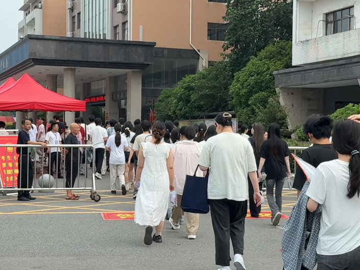 【衡阳县站】江山学校：14498名学长学姐沉浸式感受“大考”心跳