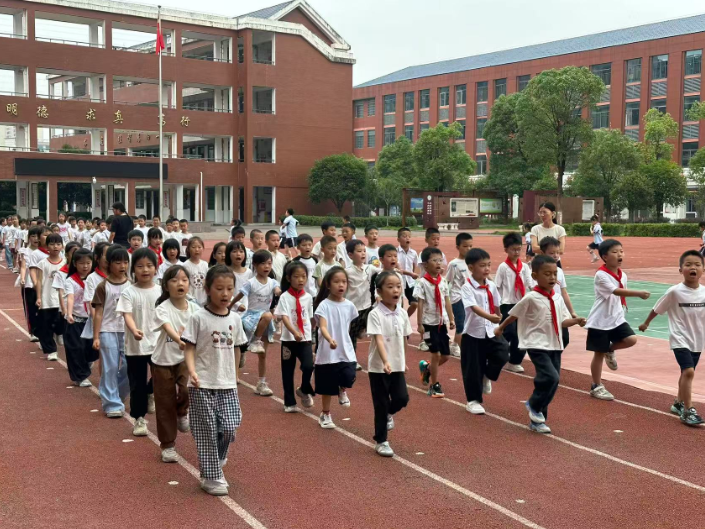 【耒阳站】紫峰小学：队列赛场展英姿 同心聚力向成长