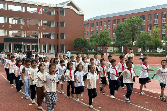 【耒阳站】紫峰小学：队列赛场展英姿 同心聚力向成长