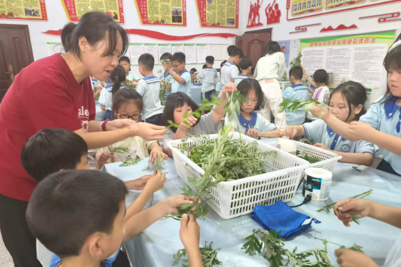 【衡阳县站】杨柳学校：艾香端午 爱心传情