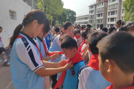 【衡阳县站】金兰镇中心小学：112名同学光荣加入中国少年先锋队