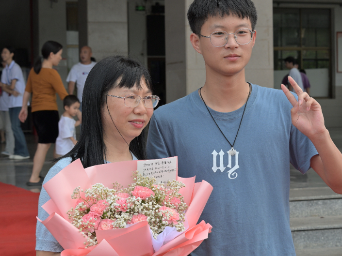 【衡阳县站】江山学校：双向奔赴，感恩母校的“高光时刻”
