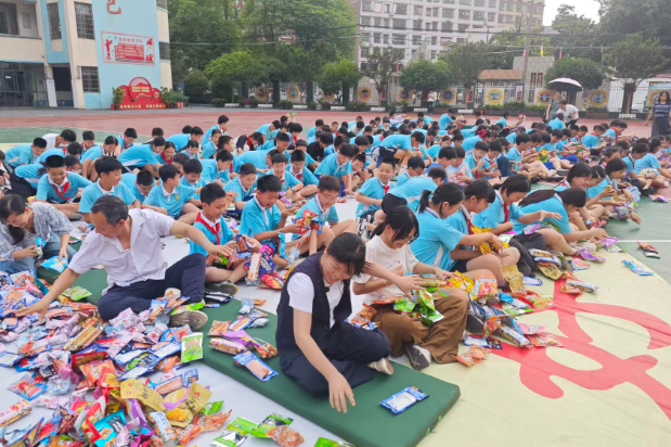 【耒阳站】实验小学金杯塘分校：欢乐“零食争夺战” 别样心理减压课