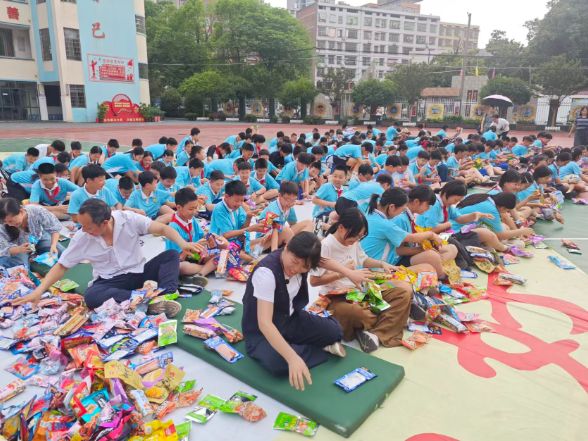 【耒阳站】实验小学金杯塘分校：欢乐“零食争夺战” 别样心理减压课