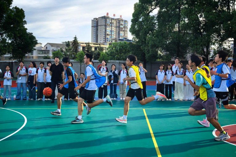 【祁东站】永昌街道中心学校：热血篮球赛 少年展英姿
