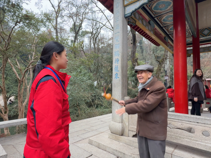 【衡阳县站|小记者成长趣事】钟馨：红色的记忆不仅刻在历史里 更在新一代少年的口中传承