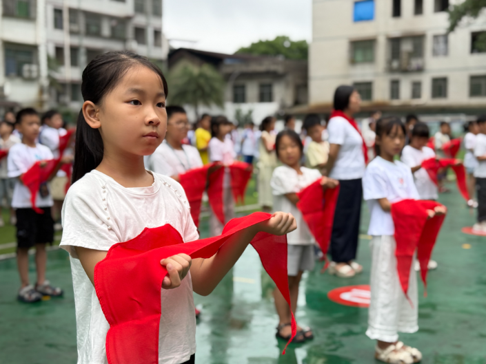 【耒阳站】前进小学：这抹“中国红”，成了少年胸前的荣耀勋章