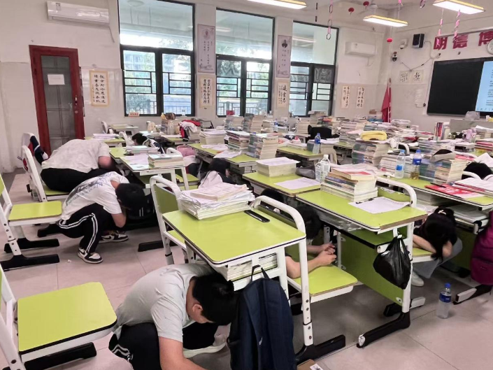 【衡东县站】杨山实验学校：蹲下、护头、快跑！这堂安全课，全校师生“实战”交卷