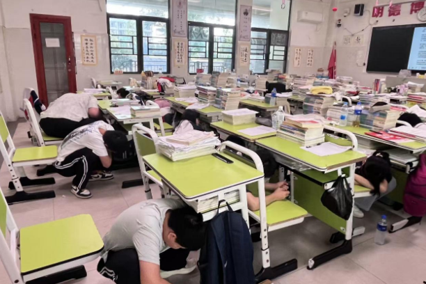 【衡东县站】杨山实验学校：蹲下、护头、快跑！这堂安全课，全校师生“实战”交卷