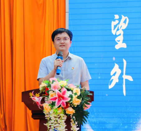 书记校长说 | 长沙市望城区第一中学外国语学校党总支书记李志华：像科学家一样