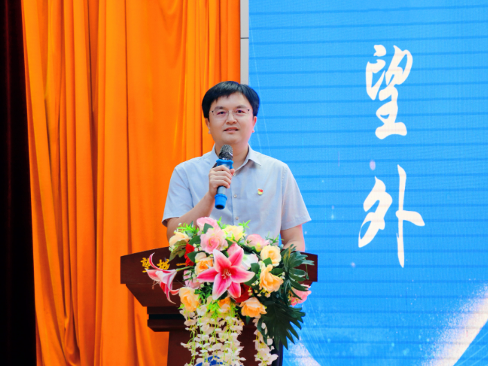 书记校长说 | 长沙市望城区第一中学外国语学校党总支书记李志华：像科学家一样