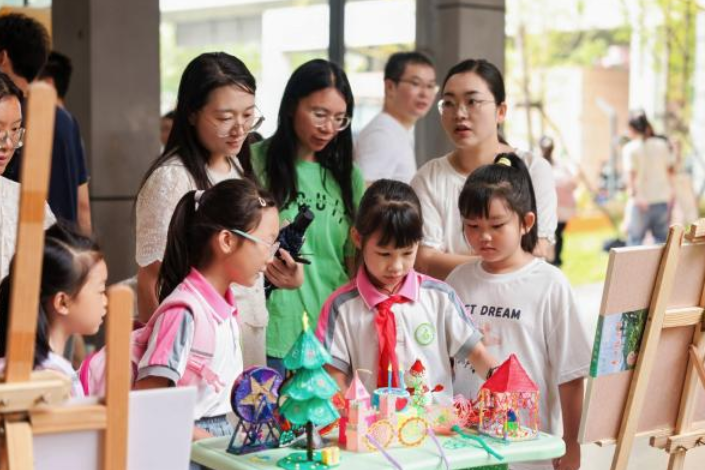 湖南湘江新区麓谷岳兴小学：多彩开学活动，点亮少年科创梦
