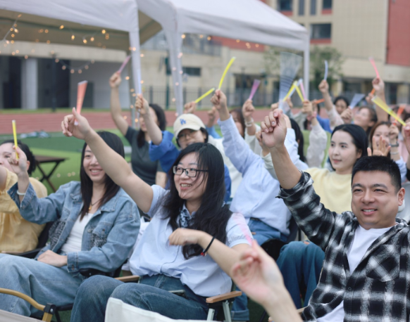把节日“还给”老师！长沙市天心区湘府英才益清小学星光帐篷音乐节温暖教师节
