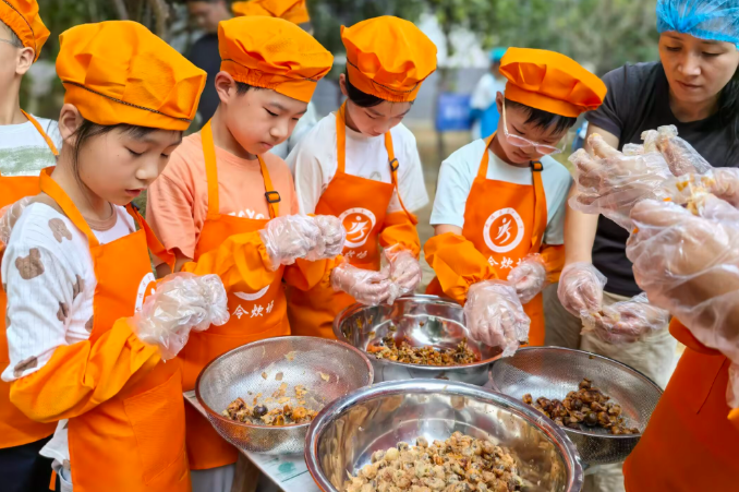 一枚酸枣一堂劳动课，长沙市开福区金沙小学时令炊场火热开炊