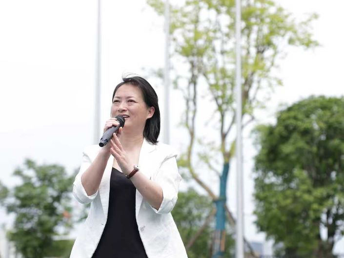 书记校长说 |长沙市雨花区长塘里和风小学党支部书记、校长王芬：做有爱的和风学子