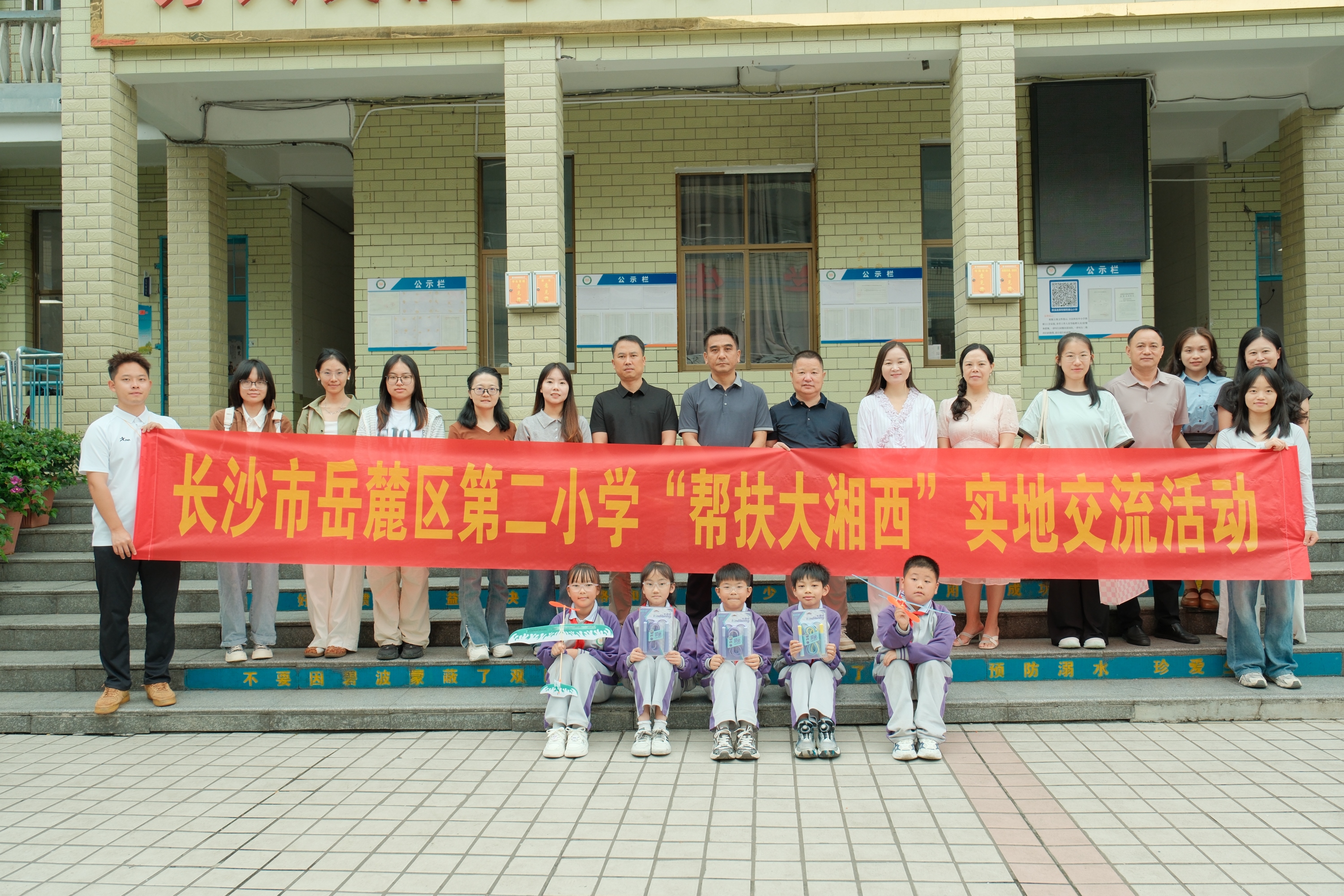 图1：合影_副本.jpg