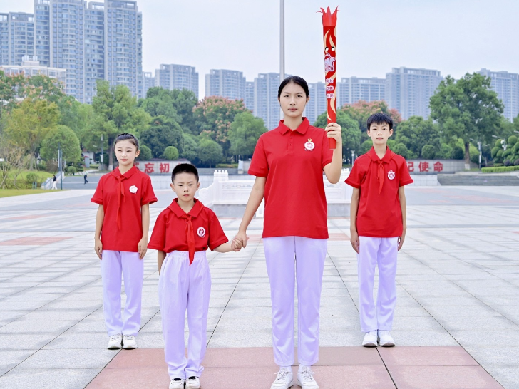 赓续红色血脉 传承长征火种，长沙市望城区第五届“雷小锋”超级运动会迎火启幕