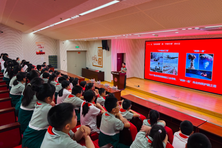 国防科大 “高地薪火” 宣讲团走进长沙市开福区清水塘小学（北校区）开展国防教育宣讲