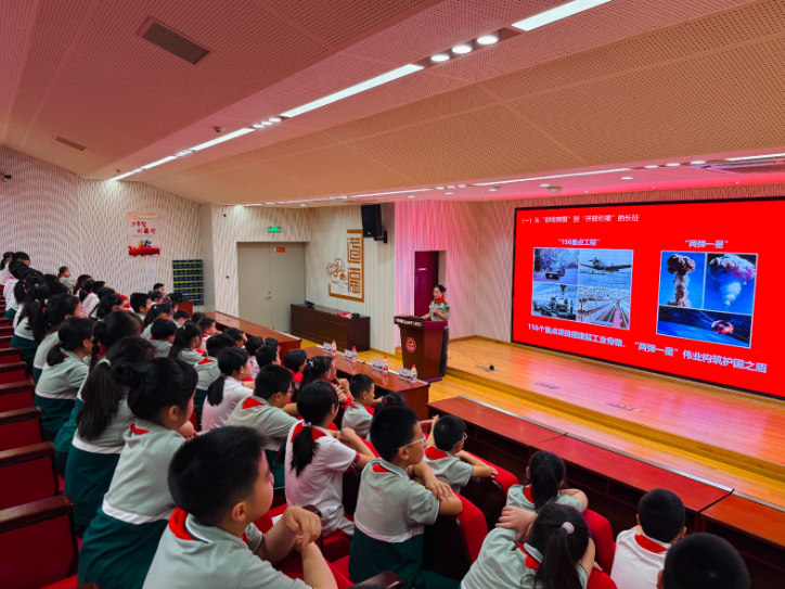 国防科大 “高地薪火” 宣讲团走进长沙市开福区清水塘小学（北校区）开展国防教育宣讲