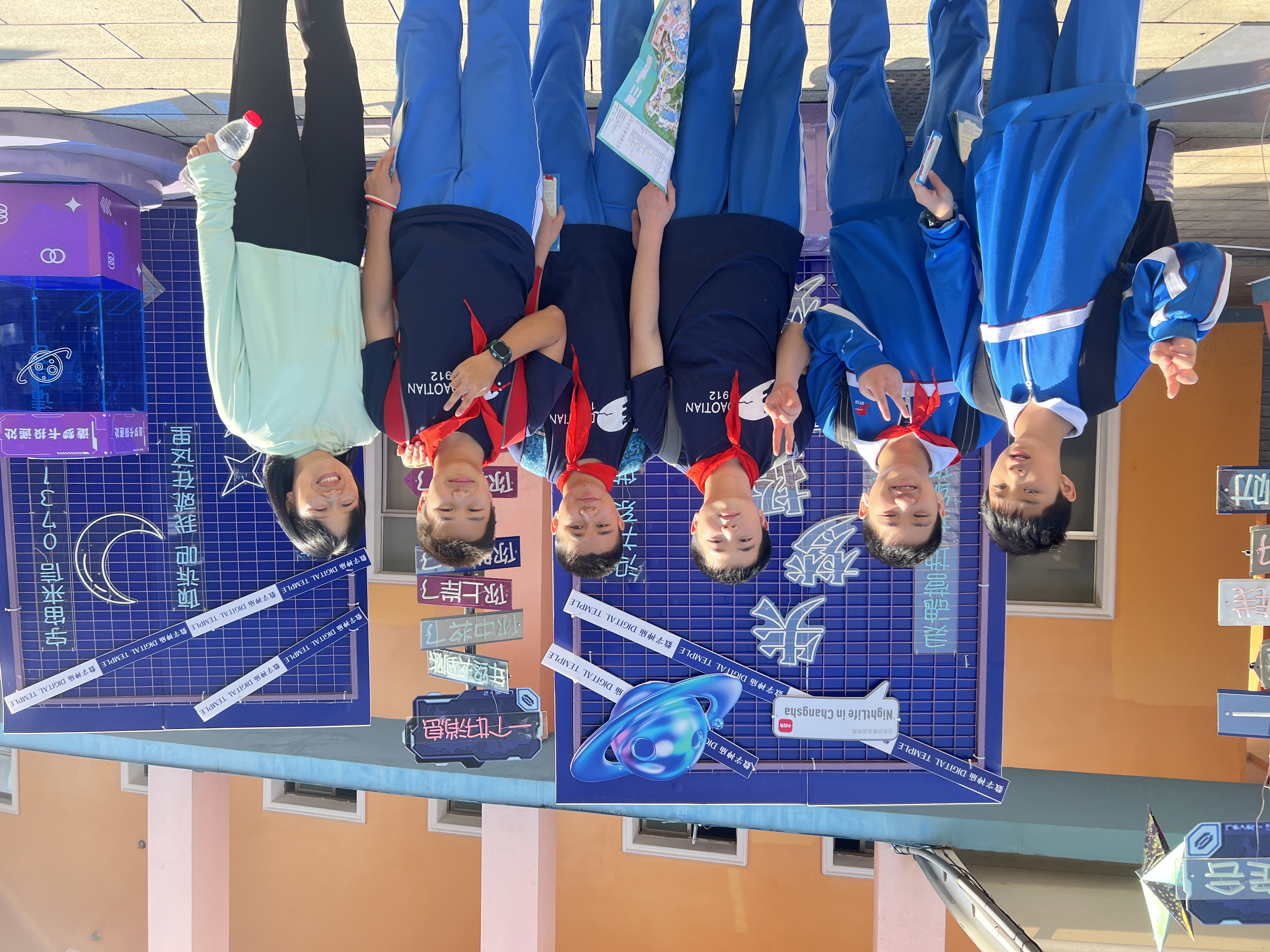 为学生鼓劲加油.jpg