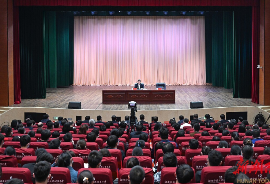 学习贯彻党的二十大精神中央宣讲团高校宣讲报告会在湖南师大举行 张庆伟作宣讲