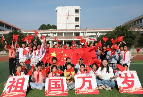  与国旗合个影   为祖国献祝福
