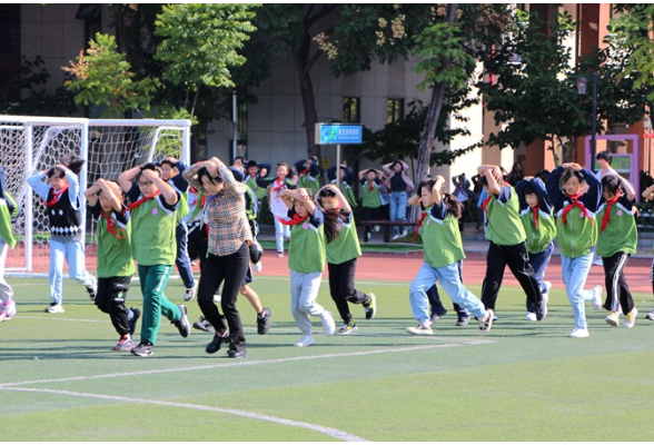 常德市鼎城区江南小学：开展防空应急疏散演练