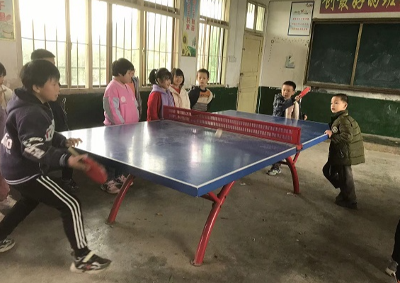 祁阳市羊角塘镇福和完小：小小乒乓球，课间大乐趣