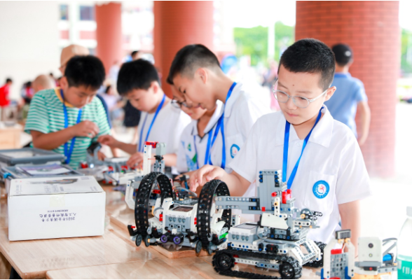 第三届全国青少年科技教育成果展示大赛湖南省区域赛闭幕