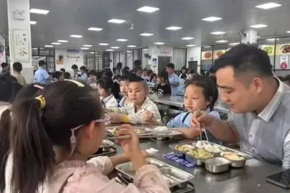 事关中小学校园餐，来看湖南这六大案例