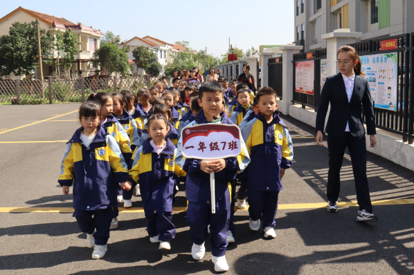 【鼎城区站】红云学校：举行一年级班级常规“大阅兵”