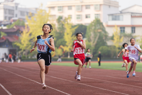 新晃：举行2024年中小学生民族团结田径运动会