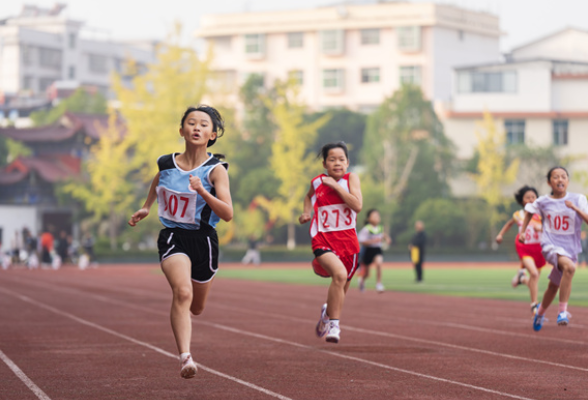 新晃：举行2024年中小学生民族团结田径运动会