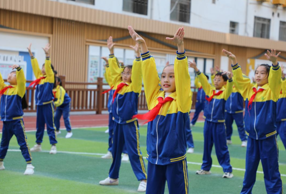 衡阳市石鼓区人民路小学：千人思政课间操，跳出少年文化自信