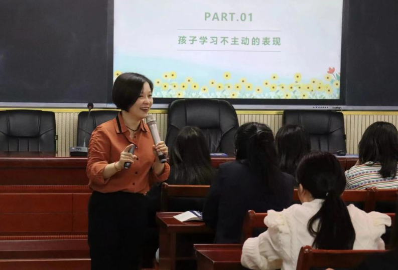 南县实验学校：家庭教育讲座受欢迎 育儿路上不迷茫