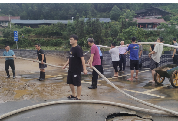 洪江市：风雨同舟 众志成城 防汛抗灾中的教育担当