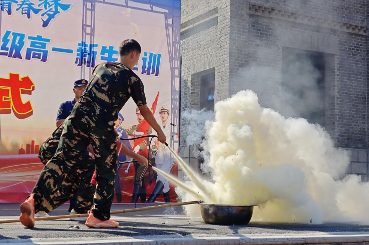 保靖民族学校：消防宣传进军训   师生共学“防火术”