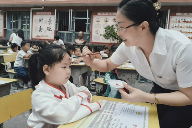 新晃：喜迎开学礼  逐梦新征程 