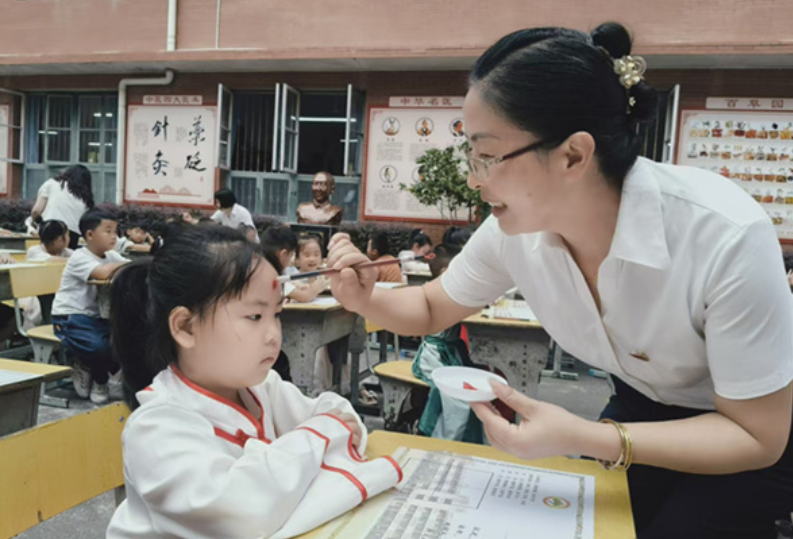 新晃：喜迎开学礼  逐梦新征程 