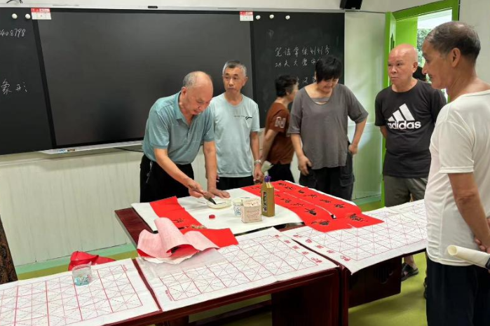 衡阳市珠晖区 ：“家门口”的老年大学让晚年生活更精彩