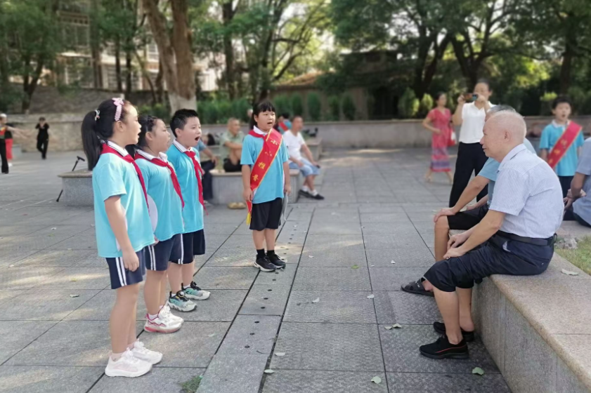 【耒阳站】实验小学金杯塘分校：我做小老师  推广普通话