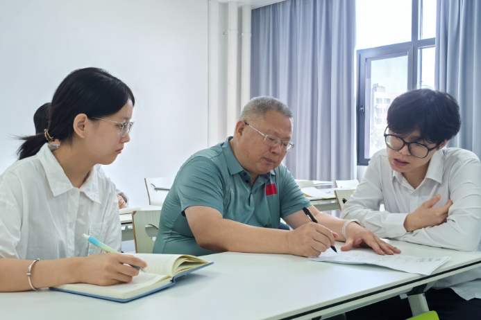 2024年“湖南省教书育人楷模”黄云清：扎根伟人故里  播撒数学之种