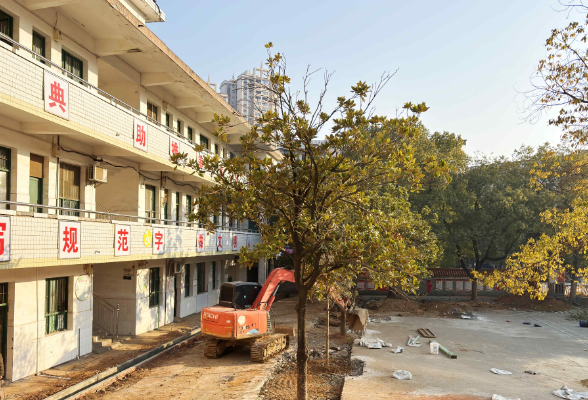 【衡东县站】新塘镇中心学校：旧操场将穿“新衣裳”