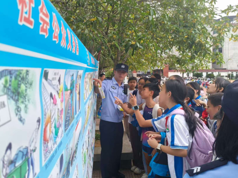 新晃兴隆小学：开展“知路·爱路·护路”铁路安全宣讲活动