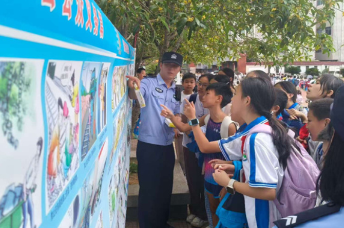 新晃兴隆小学：开展“知路·爱路·护路”铁路安全宣讲活动