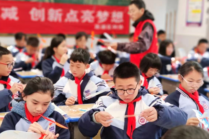 湘潭市雨湖区：民生实事赋能，绘就学子科技成长新图景