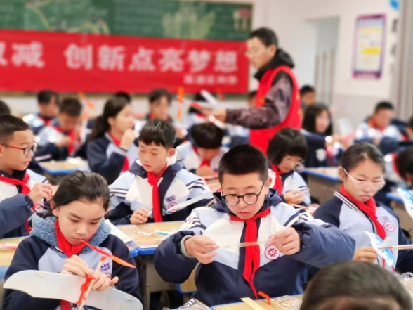 湘潭市雨湖区：民生实事赋能，绘就学子科技成长新图景