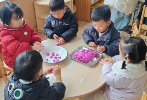 沅江市碧桂园幼儿园：孩子们化身“小小美食家”传承感恩美德