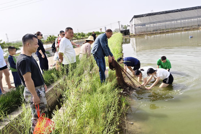 益阳市十四中学：春日实践育成长 劳动教育润心田